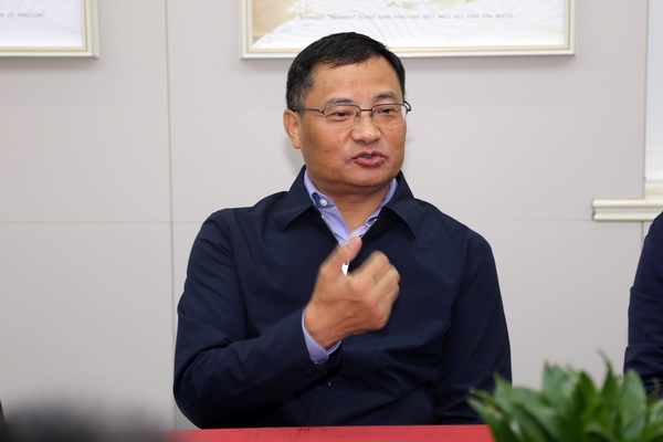 中國紡織品進出口商會曹甲昌會長一行來青調研家紡行業(yè)