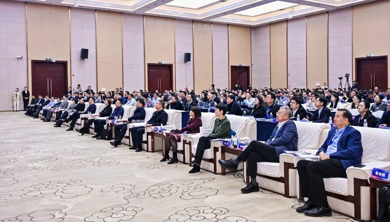 鏈合東西&middot;融創(chuàng)未來，2025紡織服裝產業(yè)園區(qū)供應鏈高質量發(fā)展大會在阿拉爾隆重召開